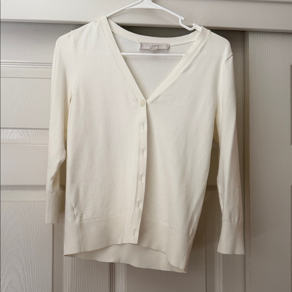 LOFT Cream 3/4 Sleeve V-Neck Button Front Cardigan